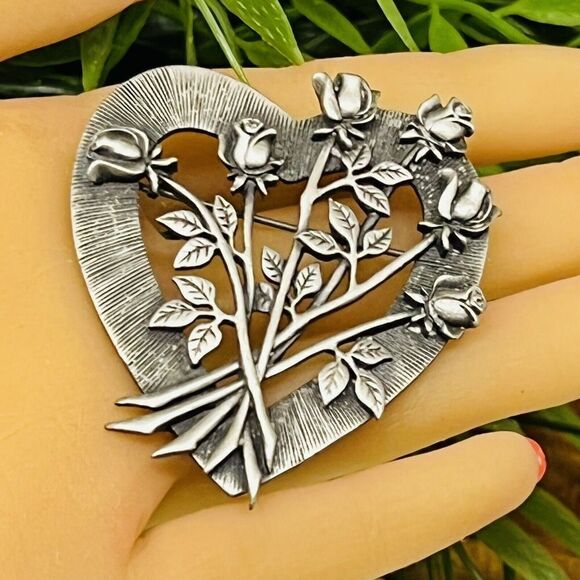 Vintage JJ Brooch Jonette Pewter Heart Rose Bouquet 1990s Mother’s Day 4268 - Picture 2 of 6